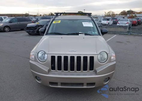 2009 Jeep Compass Sport z USA, uszkodzony, nr VIN 1J4FF47B89D217898